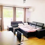 Air-Conditioned Residential Suite From 1 To 6 - Bathtubs In Rooms - Wifi - Kitchen - Laundry - Self-Arrival - Parking