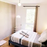 Air-Conditioned Residential Suite From 1 To 6 - Bathtubs In Rooms - Wifi - Kitchen - Laundry - Self-Arrival - Parking