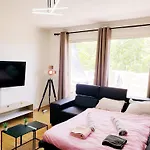 Air-Conditioned Residential Suite From 1 To 6 - Bathtubs In Rooms - Wifi - Kitchen - Laundry - Self-Arrival - Parking