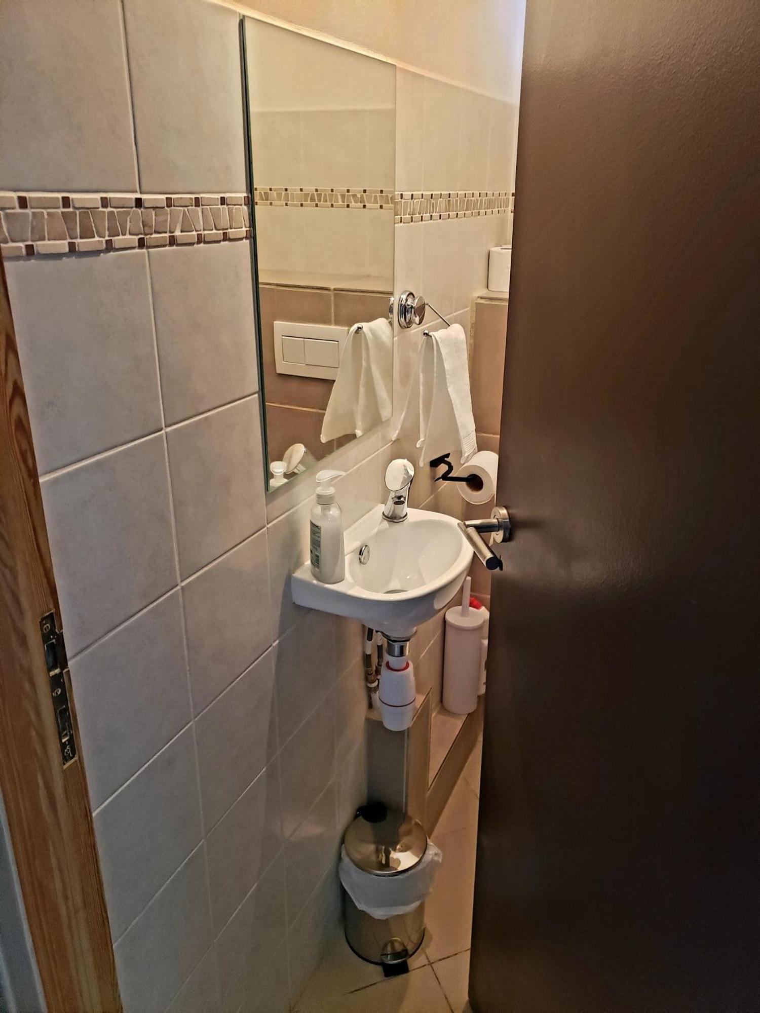 Air-Conditioned Residential Suite From 1 To 6 - Bathtubs In Rooms - Wifi - Kitchen - Laundry - Self-Arrival - Parking