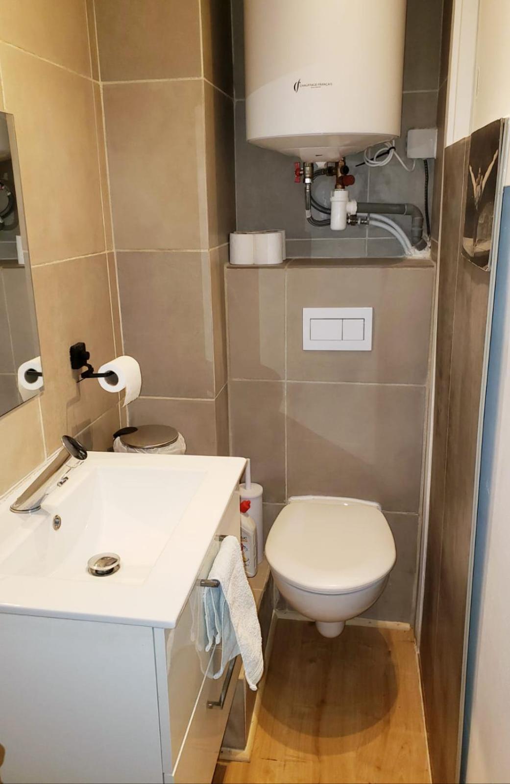 Apartment Air-Conditioned Residential Suite From 1 To 6 - Bathtubs In Rooms - Wifi - Kitchen - Laundry - Self-Arrival - Parking