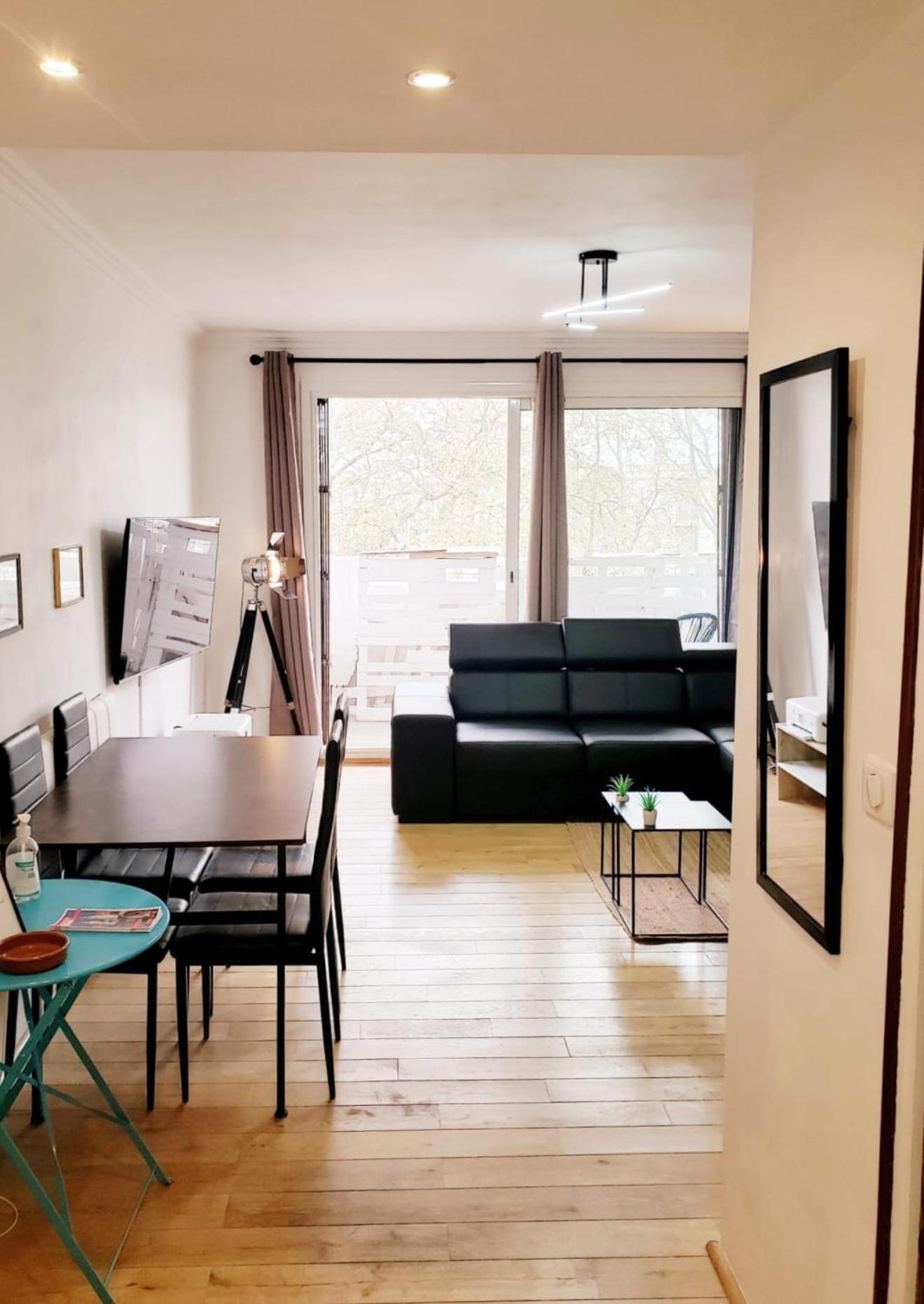 Air-Conditioned Residential Suite From 1 To 6 - Bathtubs In Rooms - Wifi - Kitchen - Laundry - Self-Arrival - Parking *