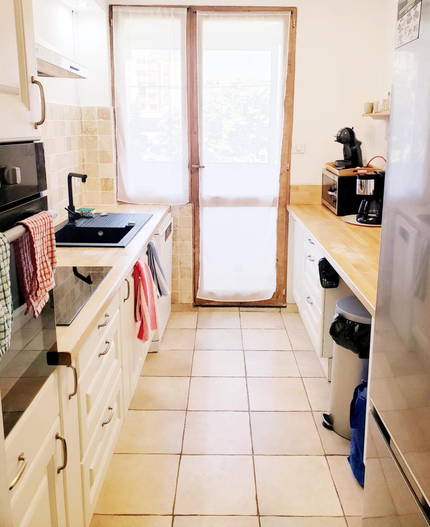 Air-Conditioned Residential Suite From 1 To 6 - Bathtubs In Rooms - Wifi - Kitchen - Laundry - Self-Arrival - Parking Apartment *