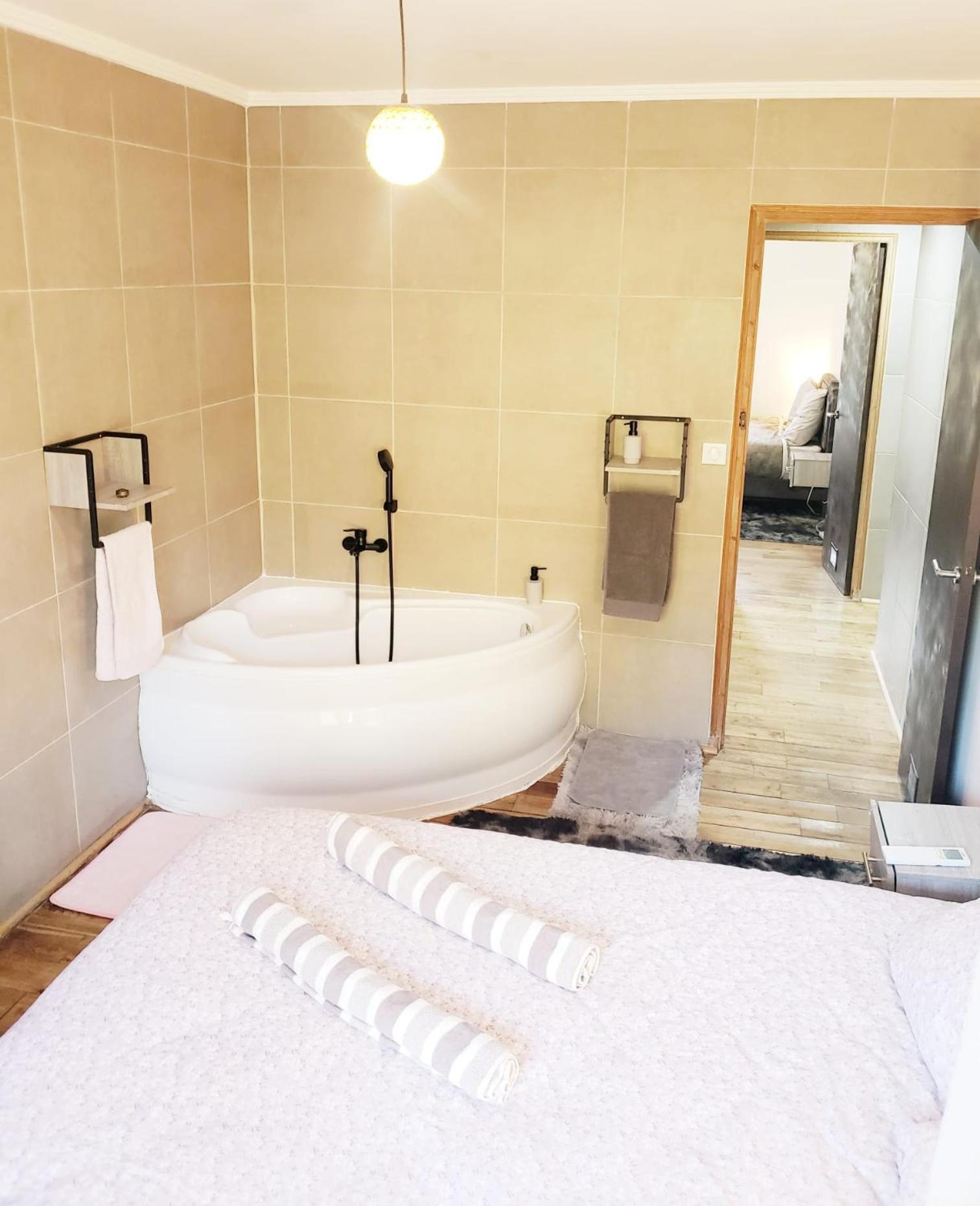 Apartment Air-Conditioned Residential Suite From 1 To 6 - Bathtubs In Rooms - Wifi - Kitchen - Laundry - Self-Arrival - Parking Avignon