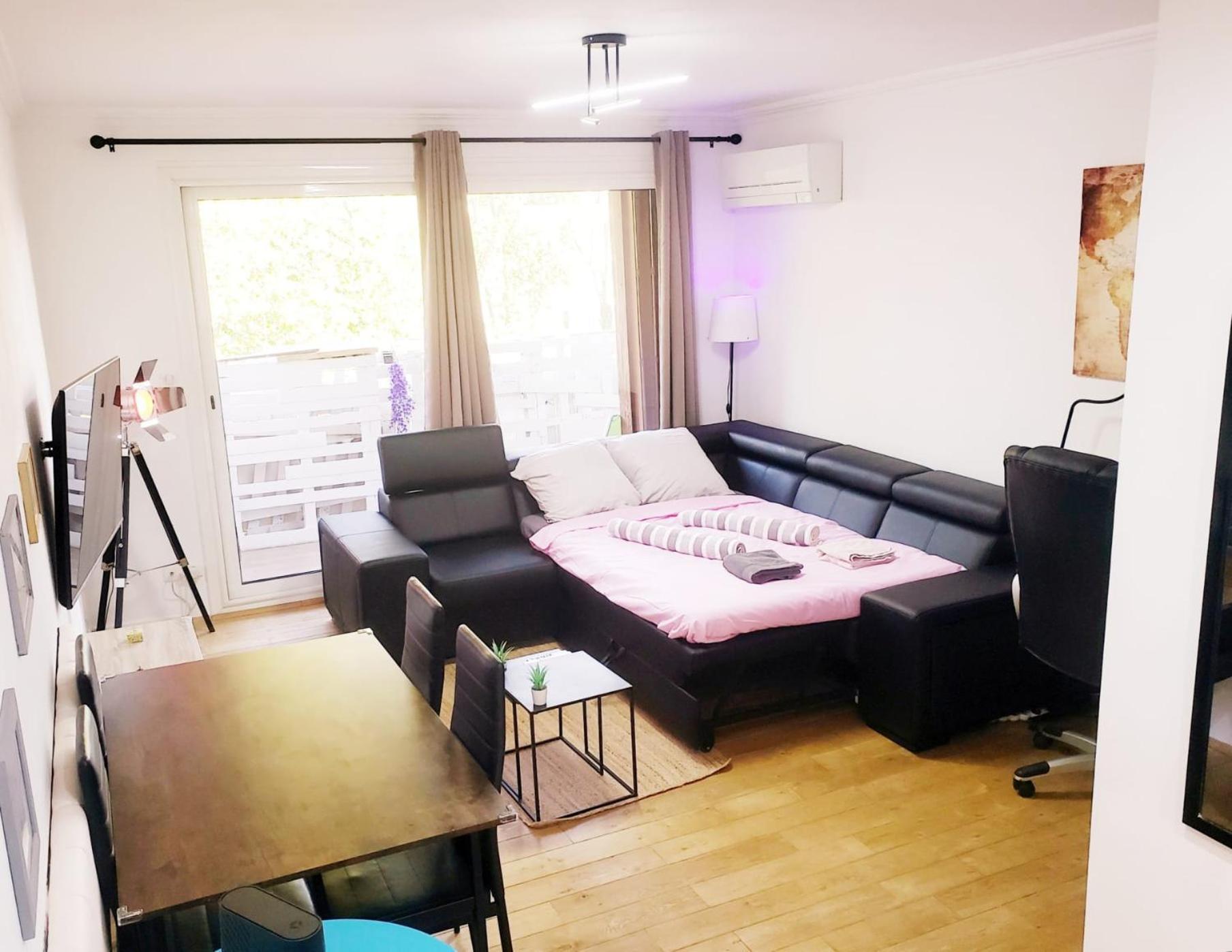 Air-Conditioned Residential Suite From 1 To 6 - Bathtubs In Rooms - Wifi - Kitchen - Laundry - Self-Arrival - Parking *